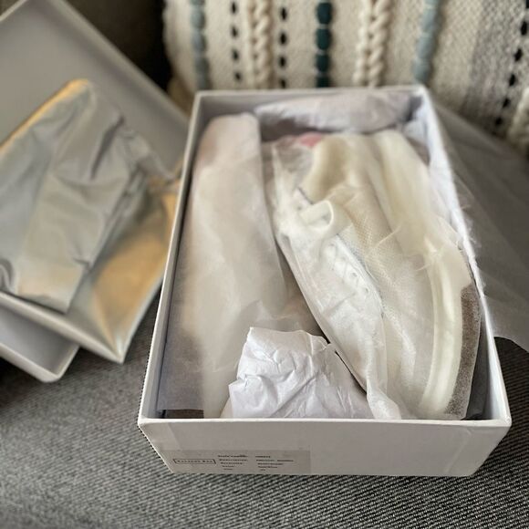 NWT Suzanne Rae Feminist Sneakers 40 - Picture 4 of 13